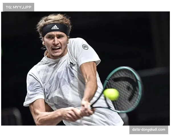 花絮：科隆客场对阵波鸿，比赛因球迷向场内投掷网球中断十分钟